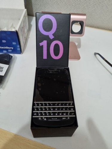 New blackberry q10 - blackberry, black